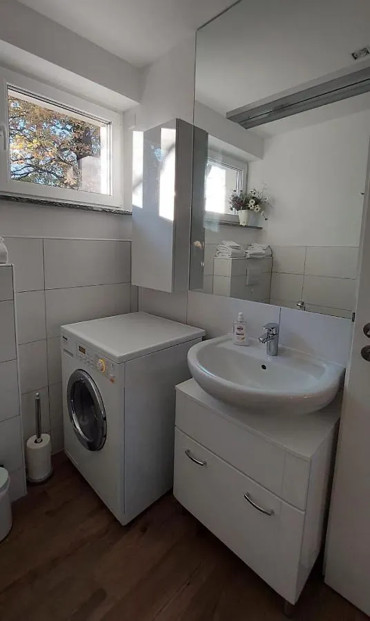 Stilvolle Wohnung In Elbnaehe Mit Balkon, Parkplatz Dresden 0*,